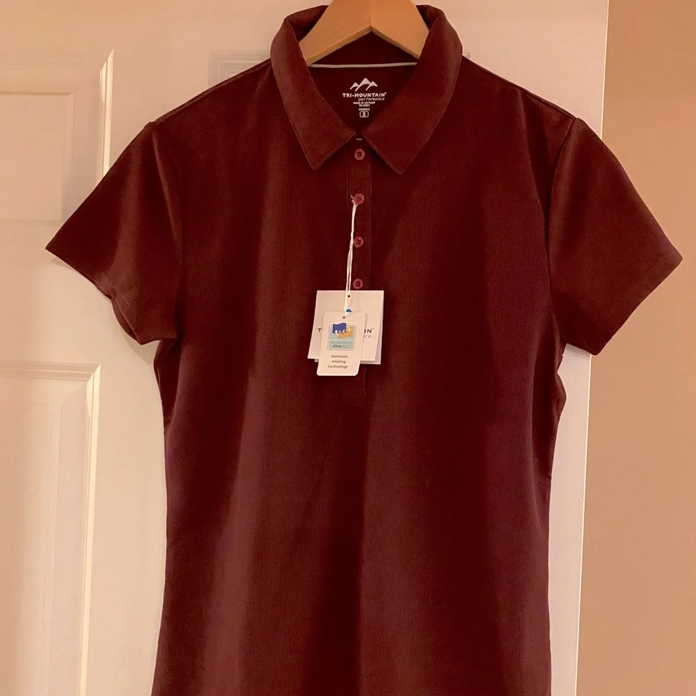 NWT maroon polo golf shirt. Womens size small - Picture 1 of 5